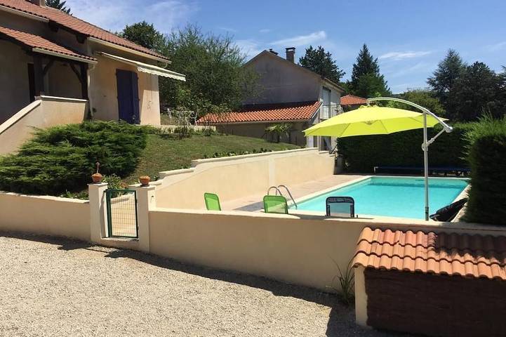 Location de vacances pour 8 personnes, avec jardin à Calamane