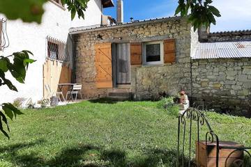 Gîte pour 2 personnes, avec jardin à Ubraye
