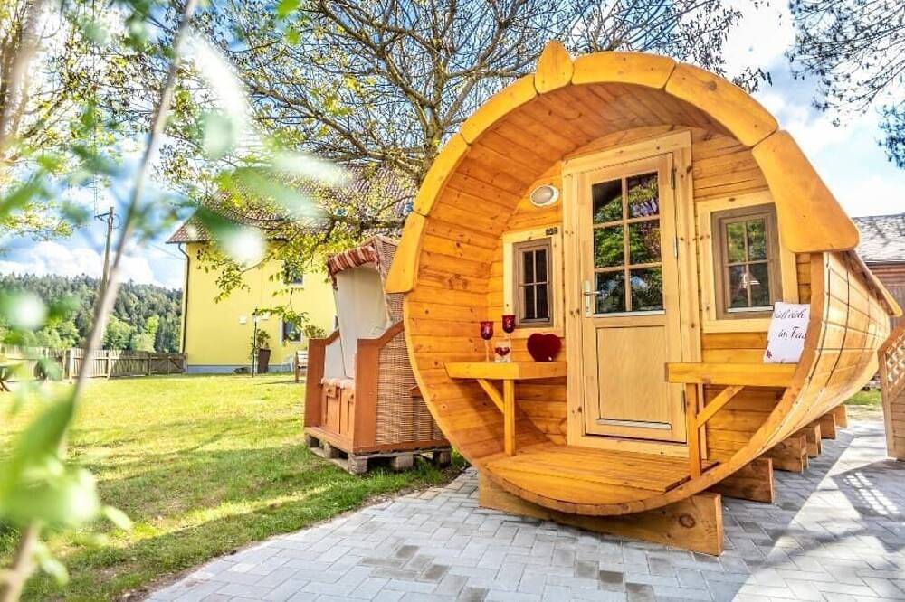 Ganze Wohnung, Schlaffass für bis zu 4 Personen - ein Campingerlebniss der besonderen Art in Burglengenfeld, Ostbayern