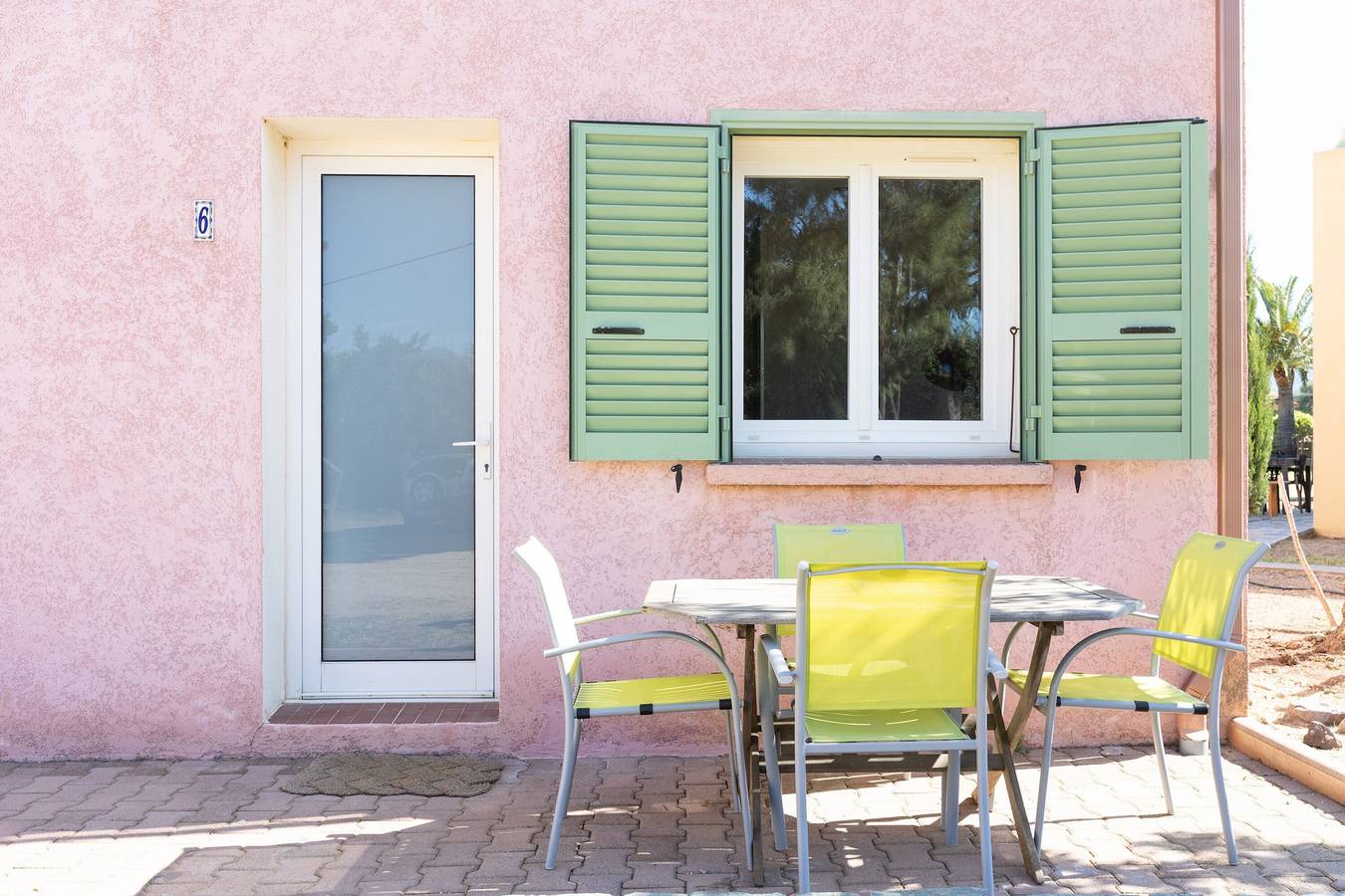 Appartement entier, Appartement avec piscine partagée, terrasse privée et climatisation in Calvi, Région de Calvi