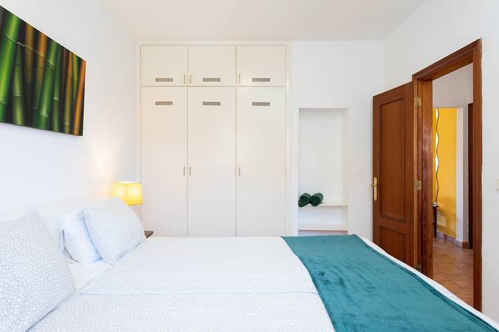 Appartement entier, Bel appartement avec piscine, wifi, parking, jardin et se détendre;) in Puerto de la Cruz, Tenerife du Nord