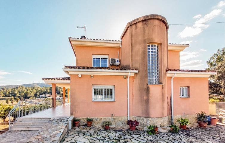 Apartamento para 4 personas, con Terraza además de Jardín y Piscina en Játiva