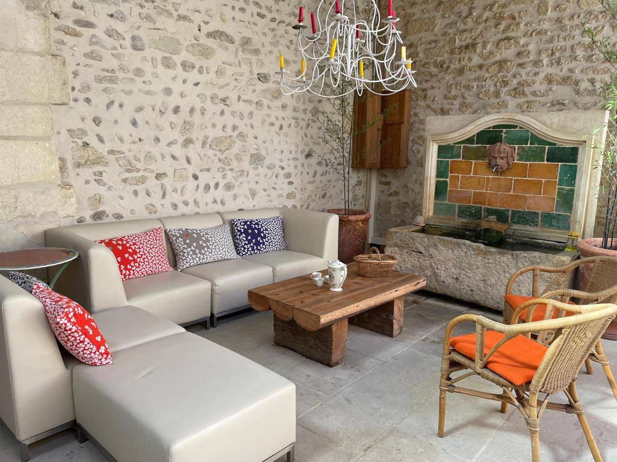 Suite de charme avec patio dans village in Domazan, Région de Nîmes