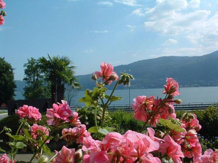 Appart’hôtel pour 2 personnes, avec Balcon et Terrasse ainsi que Jardin et Vue dans Verbania