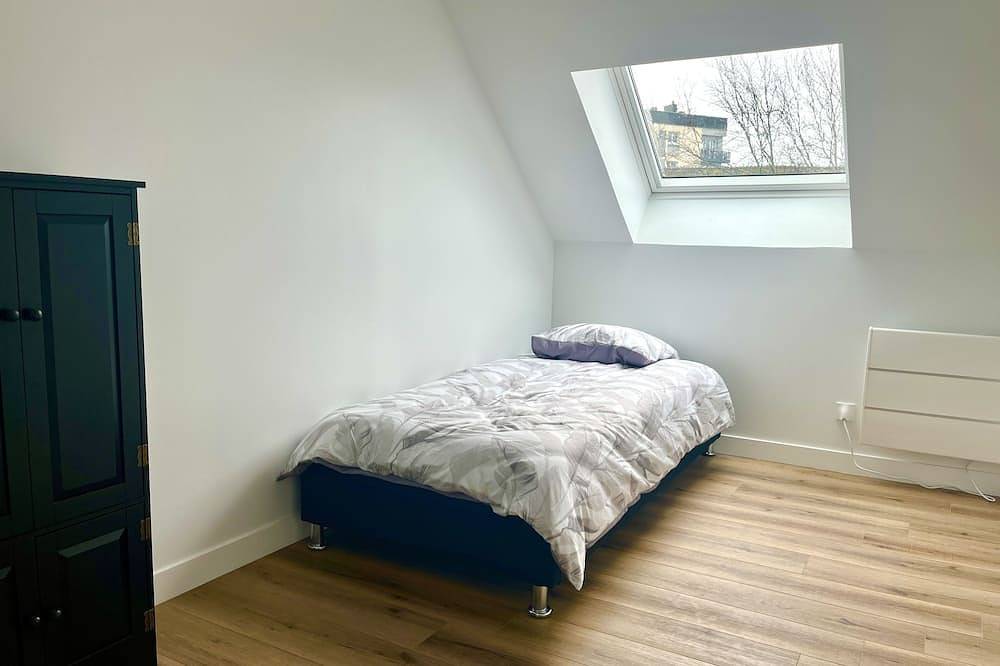 Appartement entier, Appartement #7 moderne rénové avec mezzanine 8pers in Équeurdreville-Hainneville, Cherbourg-en-Cotentin