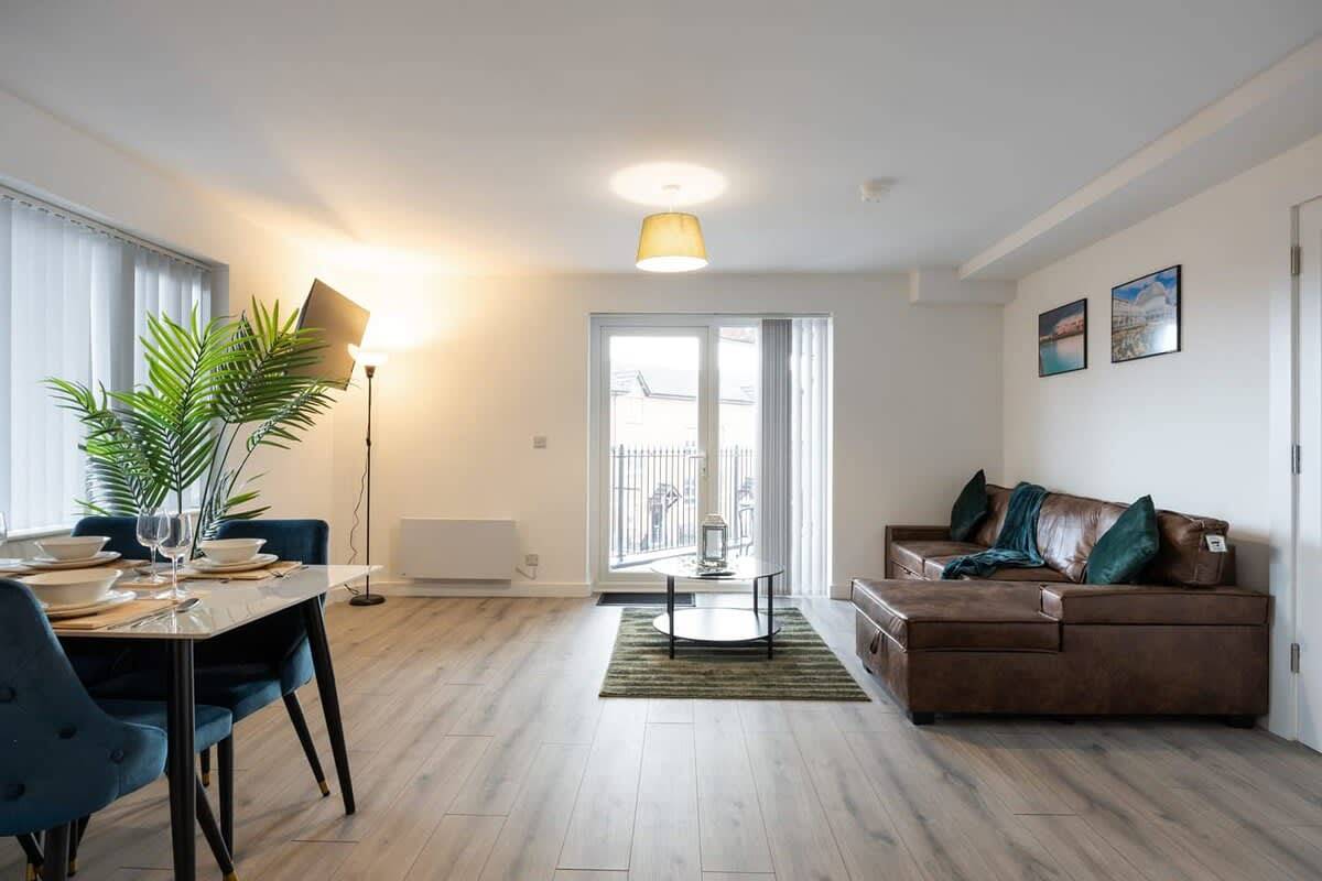 Ganze Wohnung, East Village 1 Bed Apartment in Belfast w Balcony in Belfast, Grafschaft Down