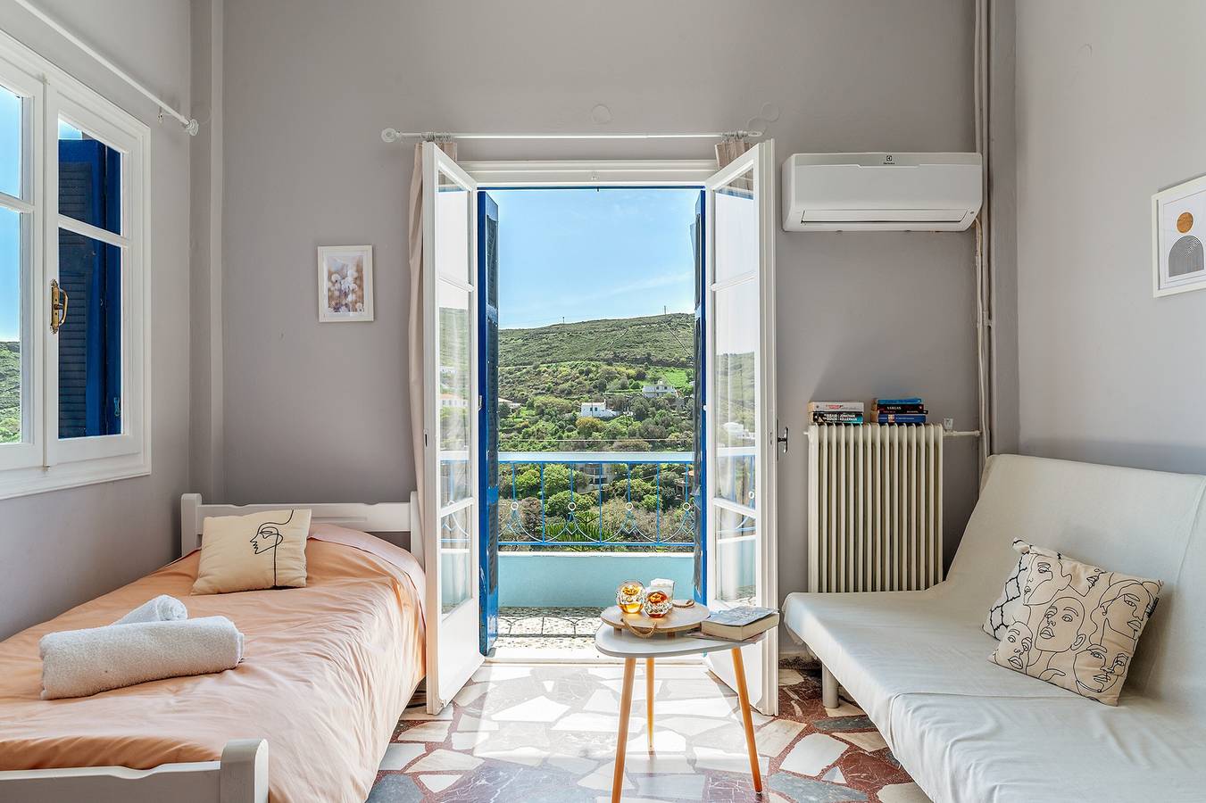 Entire apartment, Apartment "Stenies' Nook Family Home" with Sea View, Shared Garden & Wi-Fi in Andros