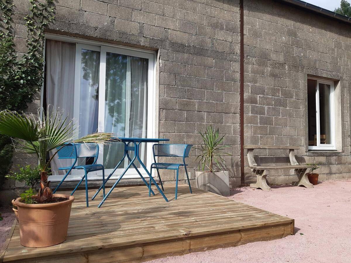 Appartement entier, Sous la charmille. in Cerisy-la-Salle, Région de Coutances