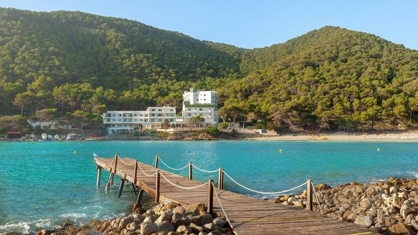 Location de vacances pour 2 personnes, avec piscine ainsi que bassin pour enfant et jardin à Cala Llonga - 3