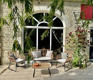 Gîte pour 6 personnes, avec terrasse ainsi que jardin et piscine à Coivert