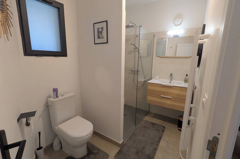 Apartamento entero, A quiet room with a private courtyard in Teyran, Region de Montpellier