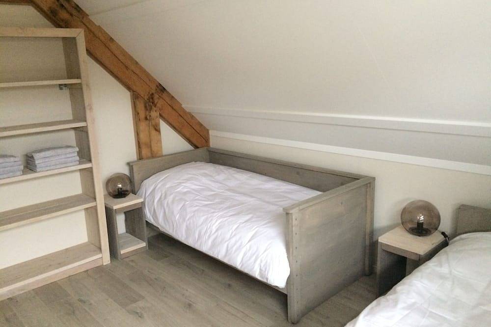 Luxuriöse Villa für 8 Personen mit Sauna direkt am Strand in Ouddorp in Ouddorp, Goeree-Overflakkee