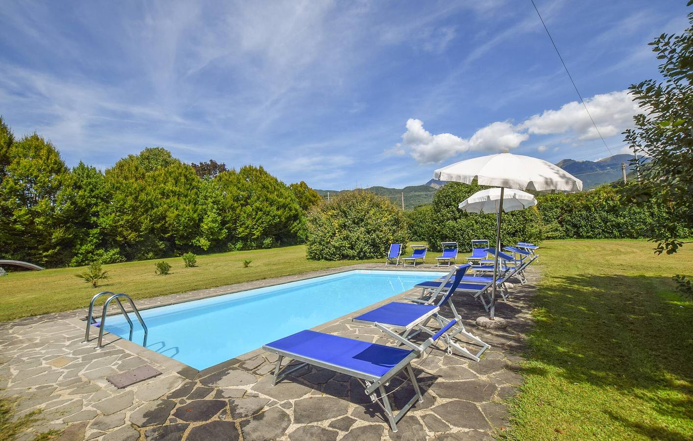 Ganze Ferienwohnung, Poolside Retreat: 120qm, Parkplatz, Internet, 2km nach Filattiera in Filattiera, Nationalpark Toskanisch-Emilianischer Apennin