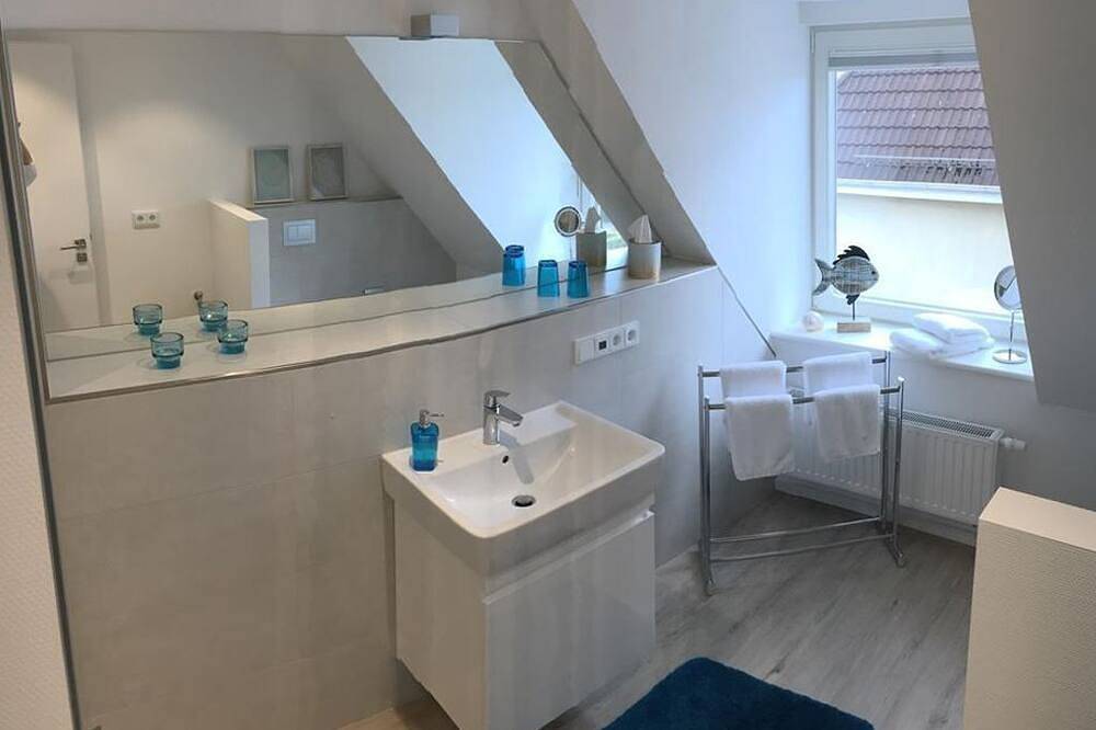Ganze Wohnung, Ferienwohnung Kiel - Kanalblick - Appartement/Fewo, Dusche, Wc in Holtenau, Kiel