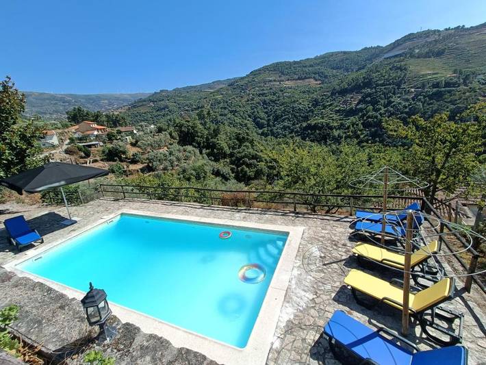 Villa para 6 pessoas, com vista e piscina e ainda jardim em Baião
