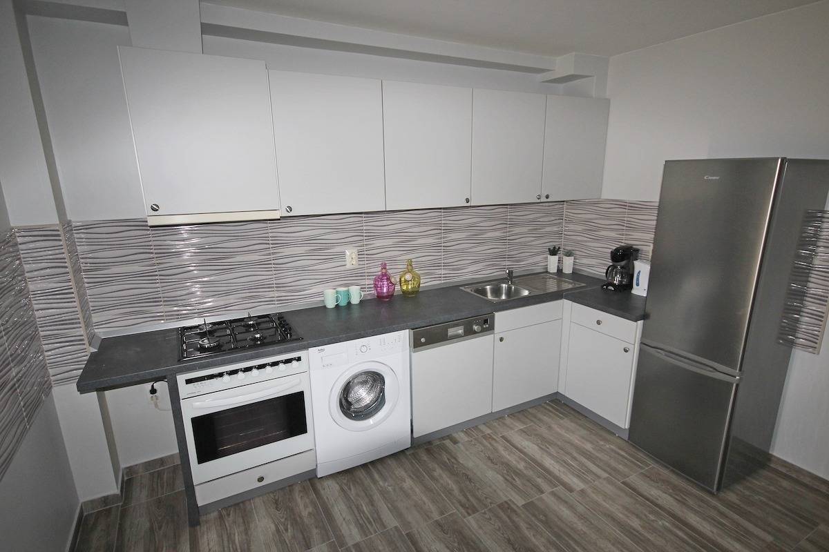 Ganze Wohnung, Erdgeschosswohnung Rustica mit 2 Schlafzimmern in Ljubac, Zadar