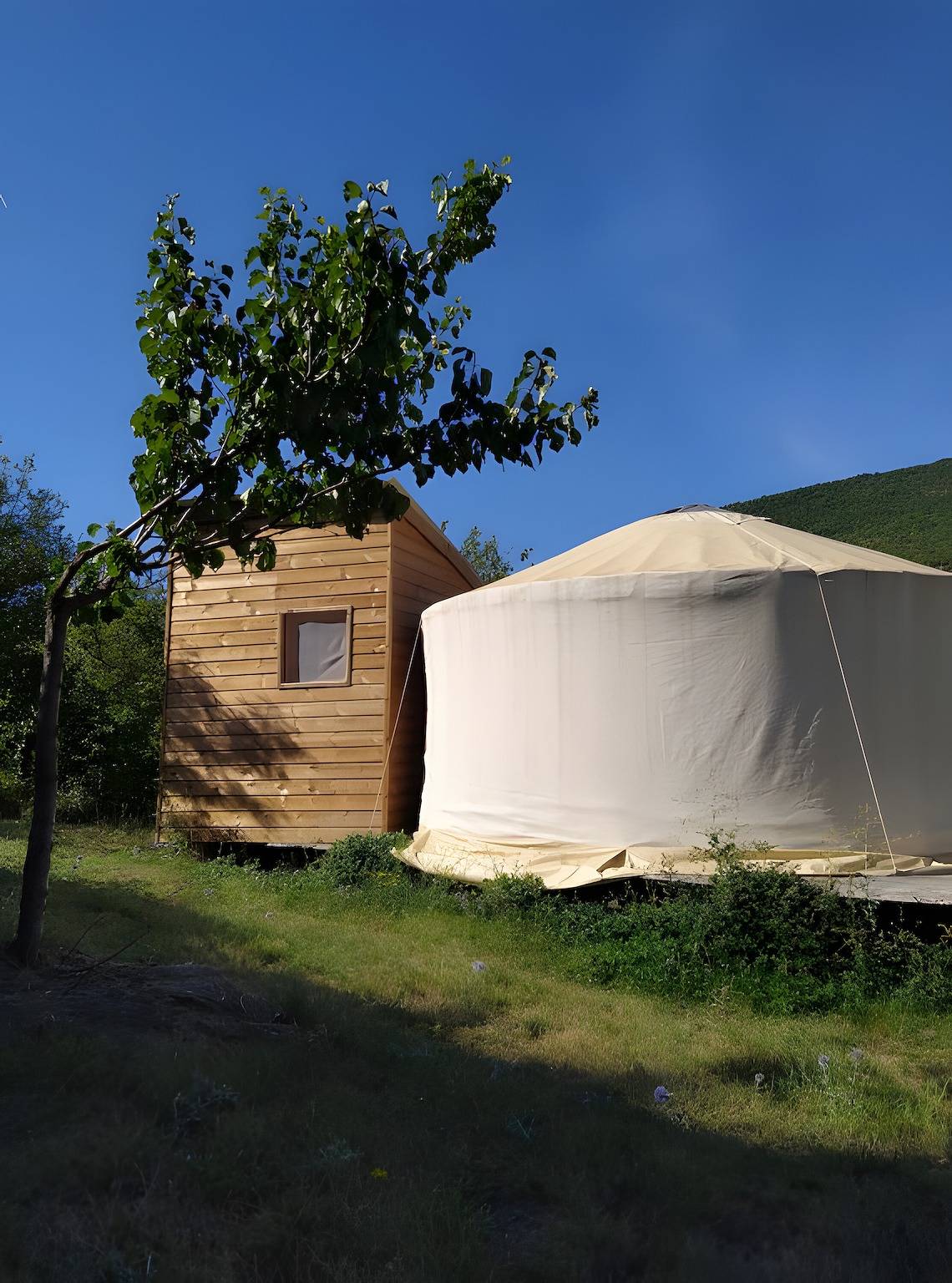 La yourte des abeilles, drôme provençale in La Roche-sur-le-Buis, Région de nyons