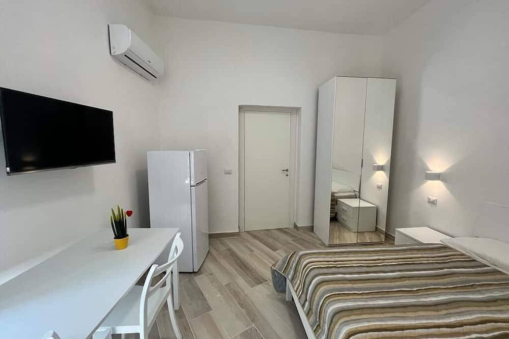 Entire apartment, Delightful one-bedroom apartment in the heart of the historic Gaetano center. A stone's throw from the sea in Gaeta, Latina Province
