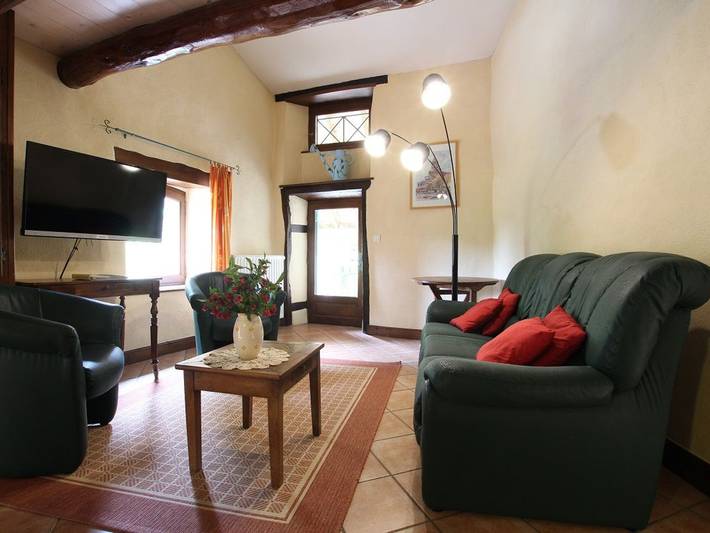 Gîte familial avec grande terrasse à Auzat, proche baignades et sites historiques in Villeneuve-d'Allier, Haute-Loire