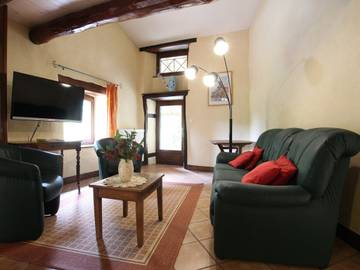 Gîte for 10 Guests in Villeneuve-d'Allier, Auvergne-Rhône-Alpes, Picture 2