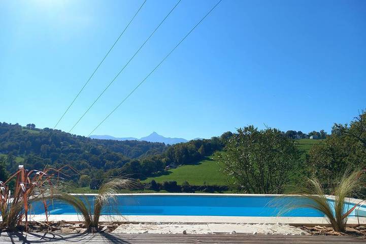 Location de vacances pour 6 personnes, avec jardin à Astugue