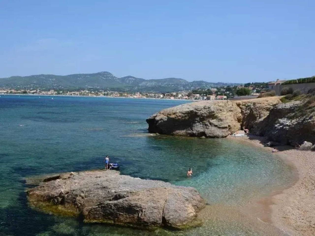 Studio entier, Studio confortable à Six-Fours-les-Plages, 55 m² et terrasse in Six-Fours-les-Plages, Côte méditerranéenne (France)