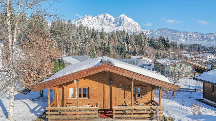 Ferienwohnung für 6 Personen, mit Balkon und Terrasse sowie Garten und Pool in Oberndorf in Tirol
