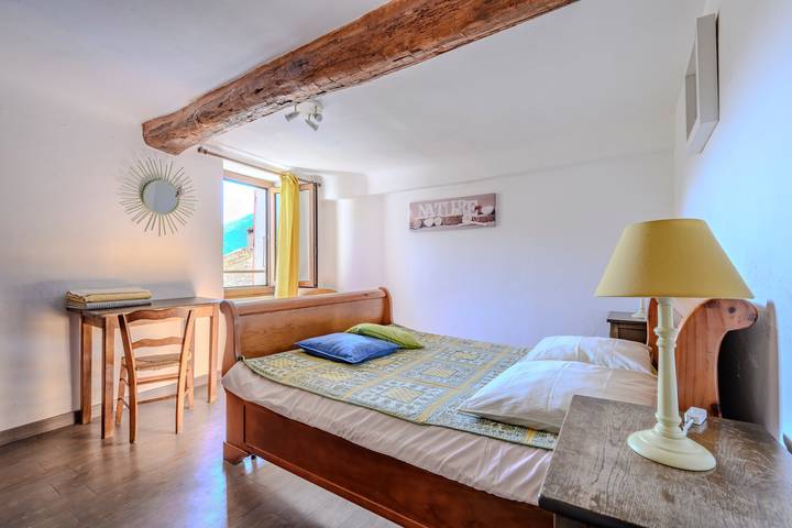'Tournesol' Room with Mountain View, Shared Terrace and Wi-Fi in Montbrun-les-Bains, Nyons region