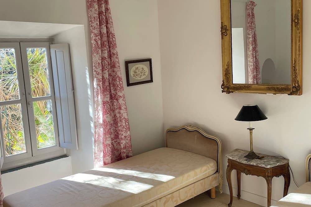 Chateau with swimming pool for 14 people in the middle of the vineyards in Cazouls-lès-Béziers, Mittelmeerküste (Frankreich)