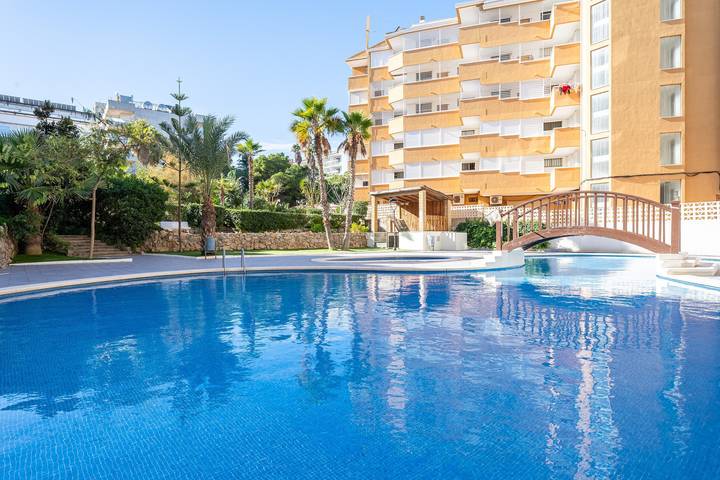 Apartamento entero, Apartamento 'Apartamento Ct' con piscina compartida, Wi-Fi y aire acondicionado in Cala dels Capellans (Salou), Salou