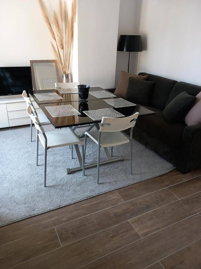 Appartement entier, Two-Bedroom Apartment in Miramas, Côte méditerranéenne (France)