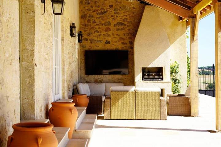 Location de vacances pour 14 personnes, avec jardin ainsi que terrasse et piscine à Saint-Mézard - 2