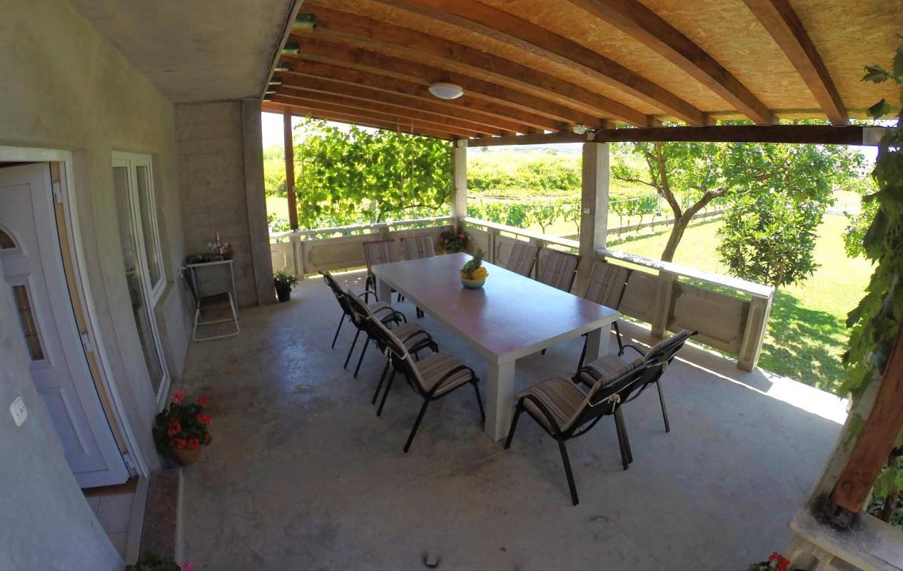 Charmantes Ferienhaus in Ljubač mit privatem Pool und Bergblick in Ljubac, Zadar