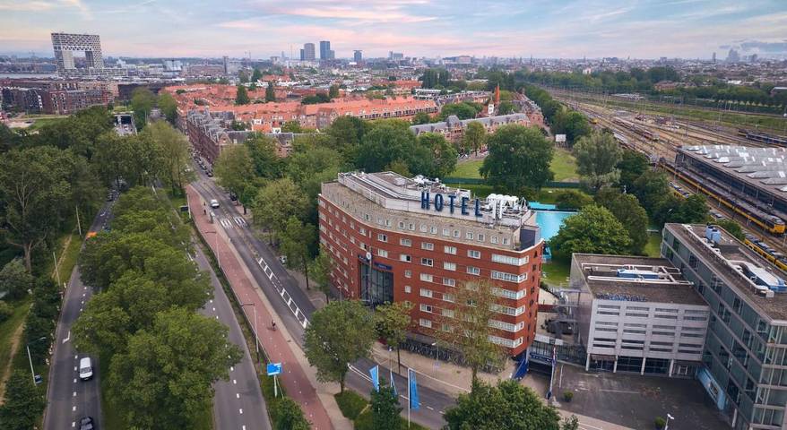 Hotel voor 3 personen, met Terras en Tuin in Westerpark