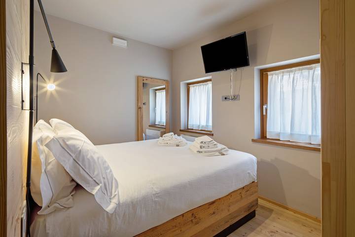 Room 5 - Olly: Mountain Retreat with Private Sauna and Wooden Interiors in Limana, Carnic Prealps