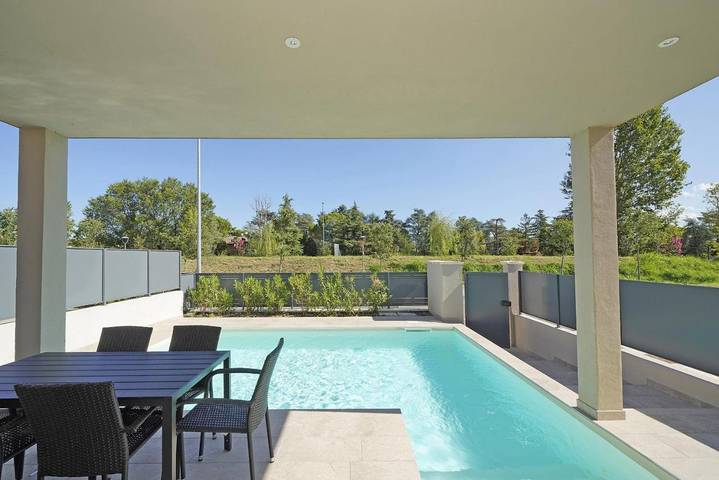 Villa pour 8 personnes, avec Terrasse ainsi que Jardin et Piscine à Sirmione - 4