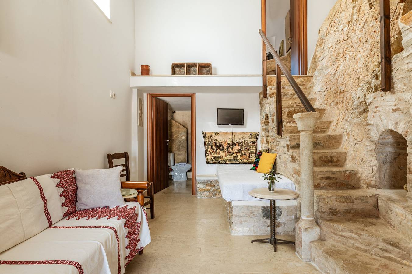 Ganze Wohnung, Ferienwohnung 'Vrahos Tinos' mit gemeinsamer Terrasse, Wlan und Klimaanlage in Tínos