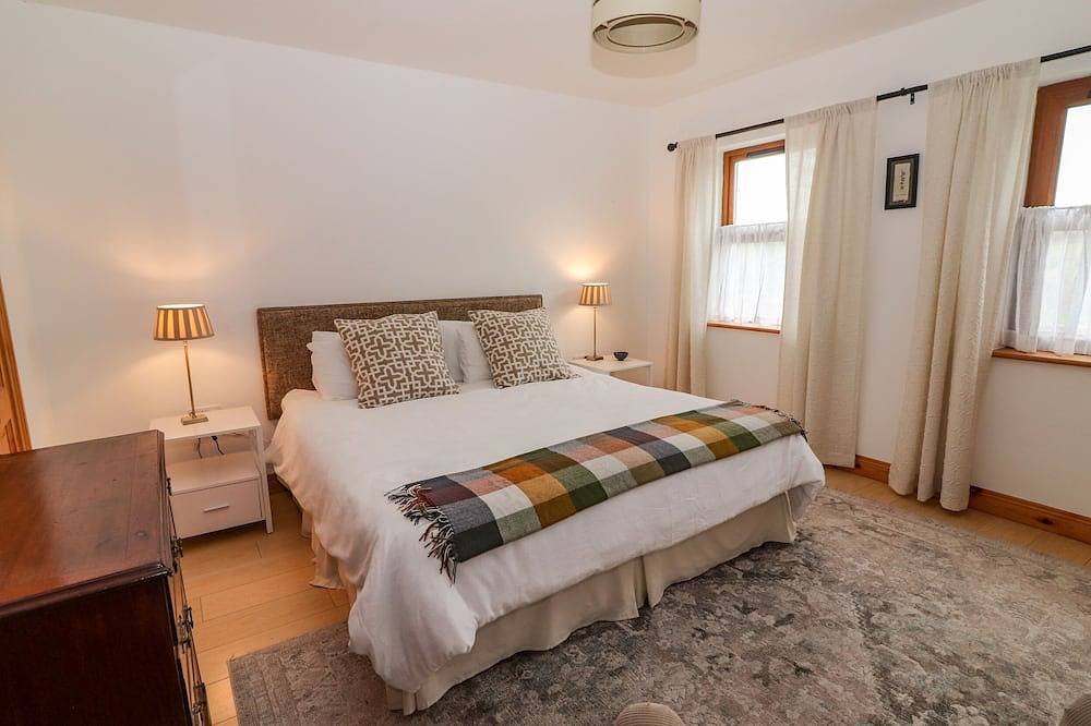 Cherry Blossom Cottage, family friendly in Quilty, County Clare in County Clare