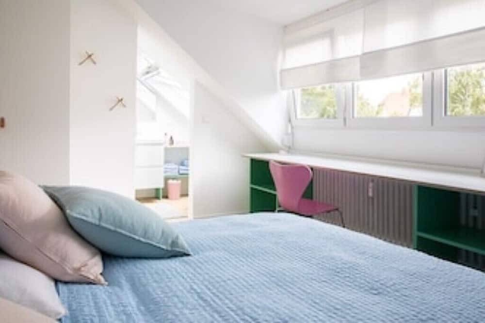 Entire apartment, Moderne, neu Renovierte Dachgeschoßwohnung in Karlsruhe in Karlsruhe, Rhine Plain