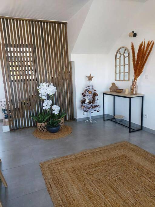 Location de vacances pour 6 personnes, avec terrasse ainsi que piscine et vue dans Bois de Nèfles - 4