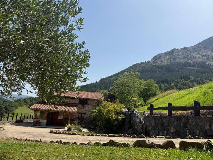 Casa rural para 5 personas, con Terraza además de Jardín y Vistas en Gorbeia - 4