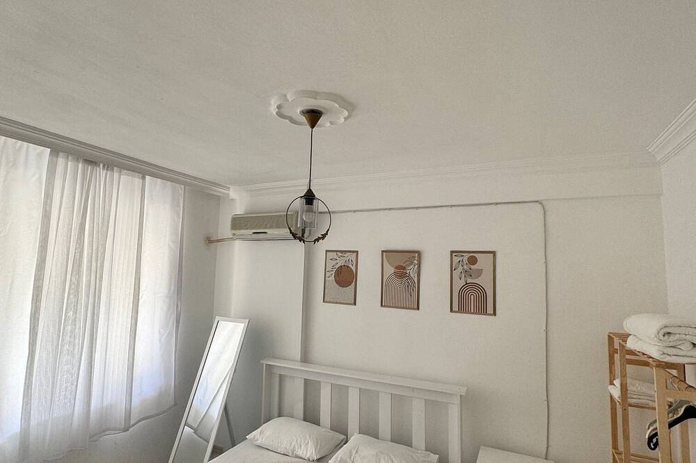 Entire apartment, Charming 2-bedroom apartment with Wifi, Ac in fabulous Antalya in Antalya, Antalya Province