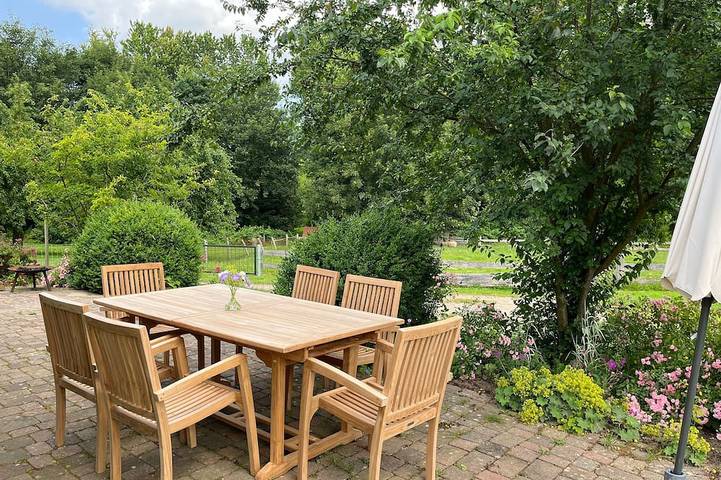 Ferienhaus für 8 Personen, mit Terrasse und Garten in Alt Farpen