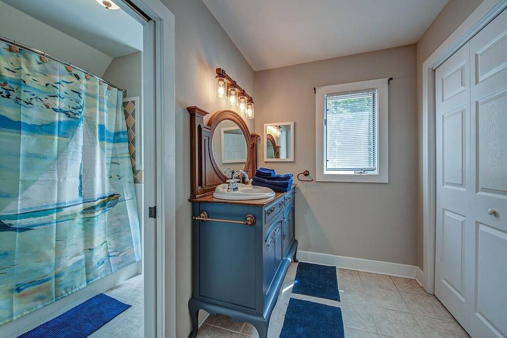 The Regatta-Waterfront Gem with Breathtaking Views & Guest House in Gaston County