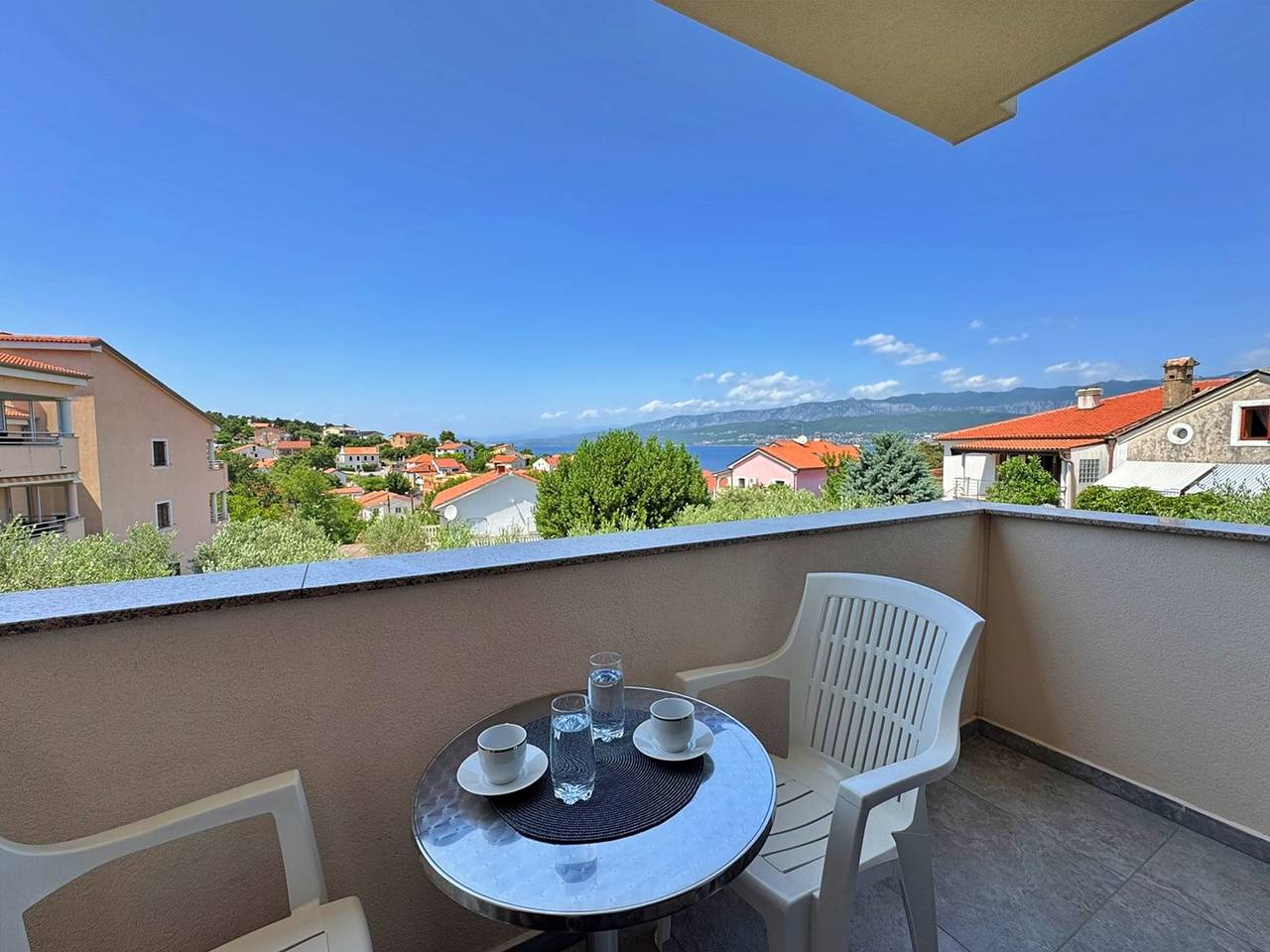 Apartamento entero, Apartment Dunato I - with sea view, 320 m from the sea, balcony, air conditioning, Bbq in Silo (Krk), Krk (isla)