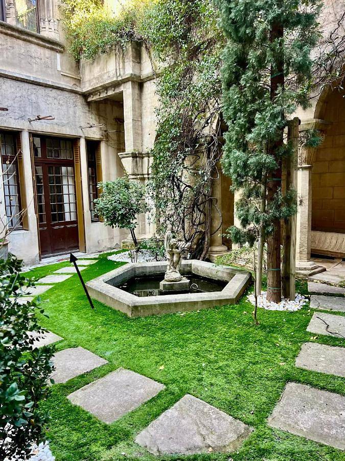 Gîte pour 4 personnes, avec terrasse et jardin dans Palais des Papes