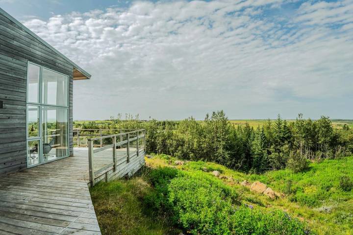 Location de vacances pour 8 personnes, avec terrasse ainsi que vue et jardin à Mosfellsbær