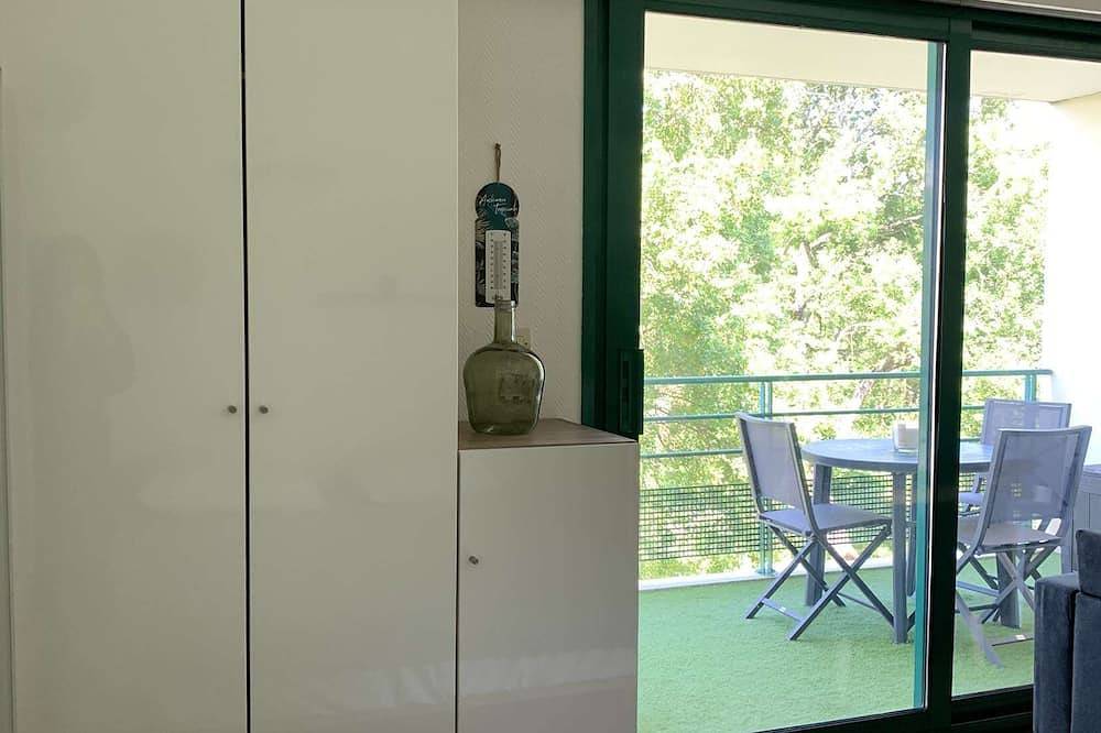 Entire apartment, Lovely Studio With Large Balcony And Private Parking Close To The Beach in La Rochelle, La Rochelle region