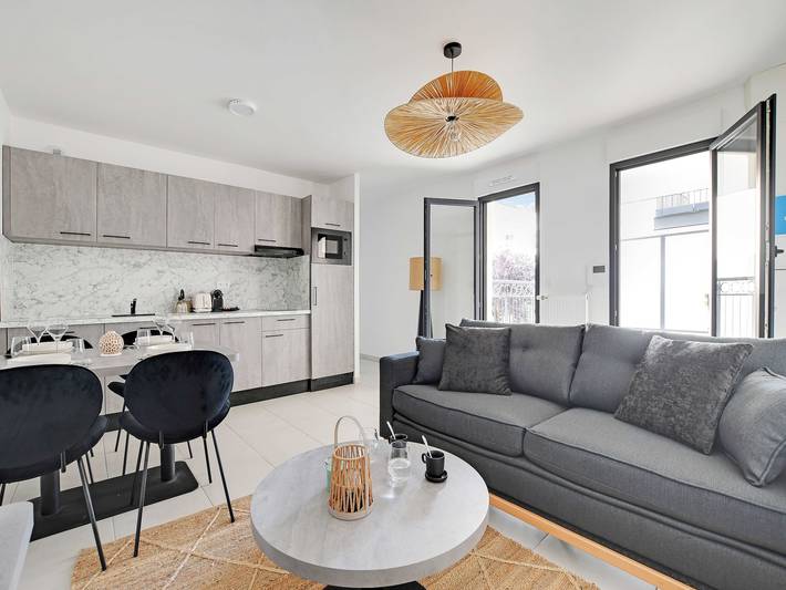 Location de vacances pour 4 personnes, avec Balcon/Terrasse et Balcon à Suresnes