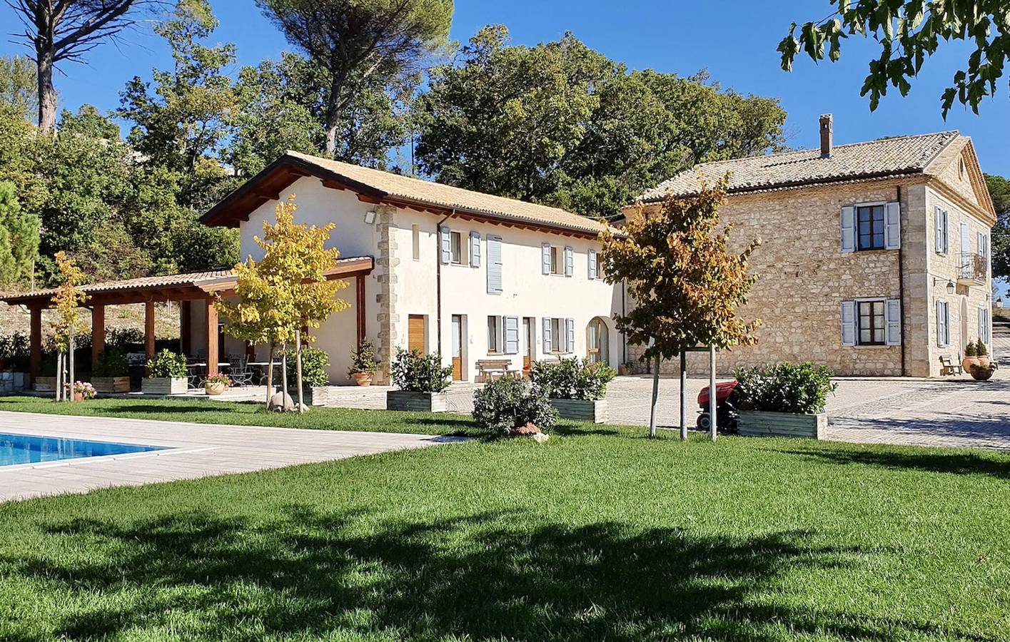 Holiday home for 25 people with pool in San Giuliano di Puglia, Campobasso Province